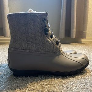 BNWOT - Women’s Sperry Saltwater Quilted Duck Boots